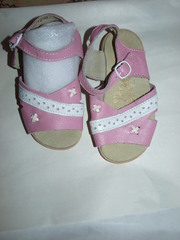 Обувь на девочку,  на мальчика новая кожанная и тряпочная р 23-25